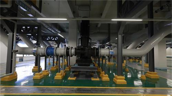 冷卻塔生產廠家淺析閉式冷卻塔的優點,大型冷卻塔生