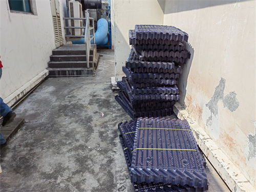 玻璃鋼冷卻塔在工業制冷中的重要性,玻璃鋼冷卻塔安