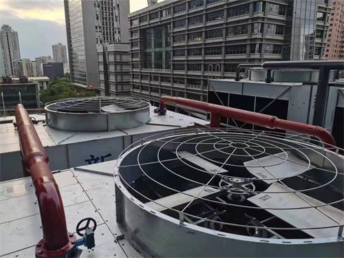 選擇密閉式冷卻塔時應(yīng)遵循的原則(上海20t密閉式冷卻塔廠家直銷)